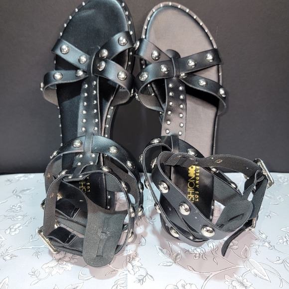 Fashion Nova Woman Black and Silver Stud Gladiator Sandals size 8 Flat Shoes - Picture 9 of 10